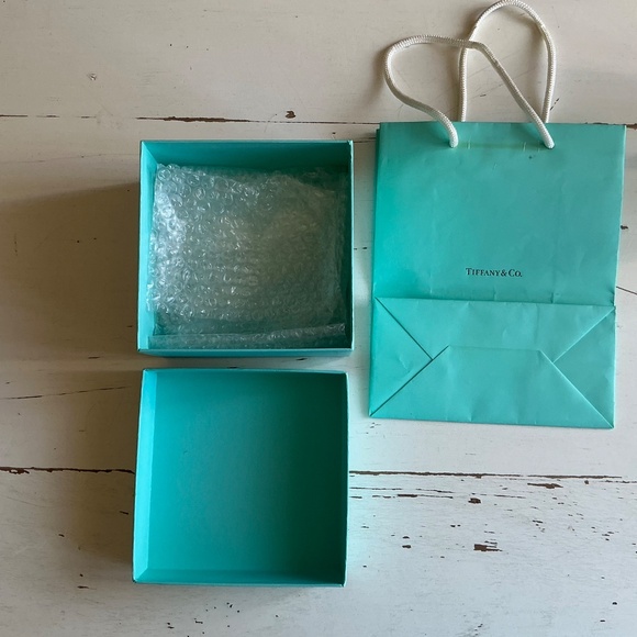 Tiffany gift box 3.5" x 6 x 6" + plus gift bag - Picture 4 of 7